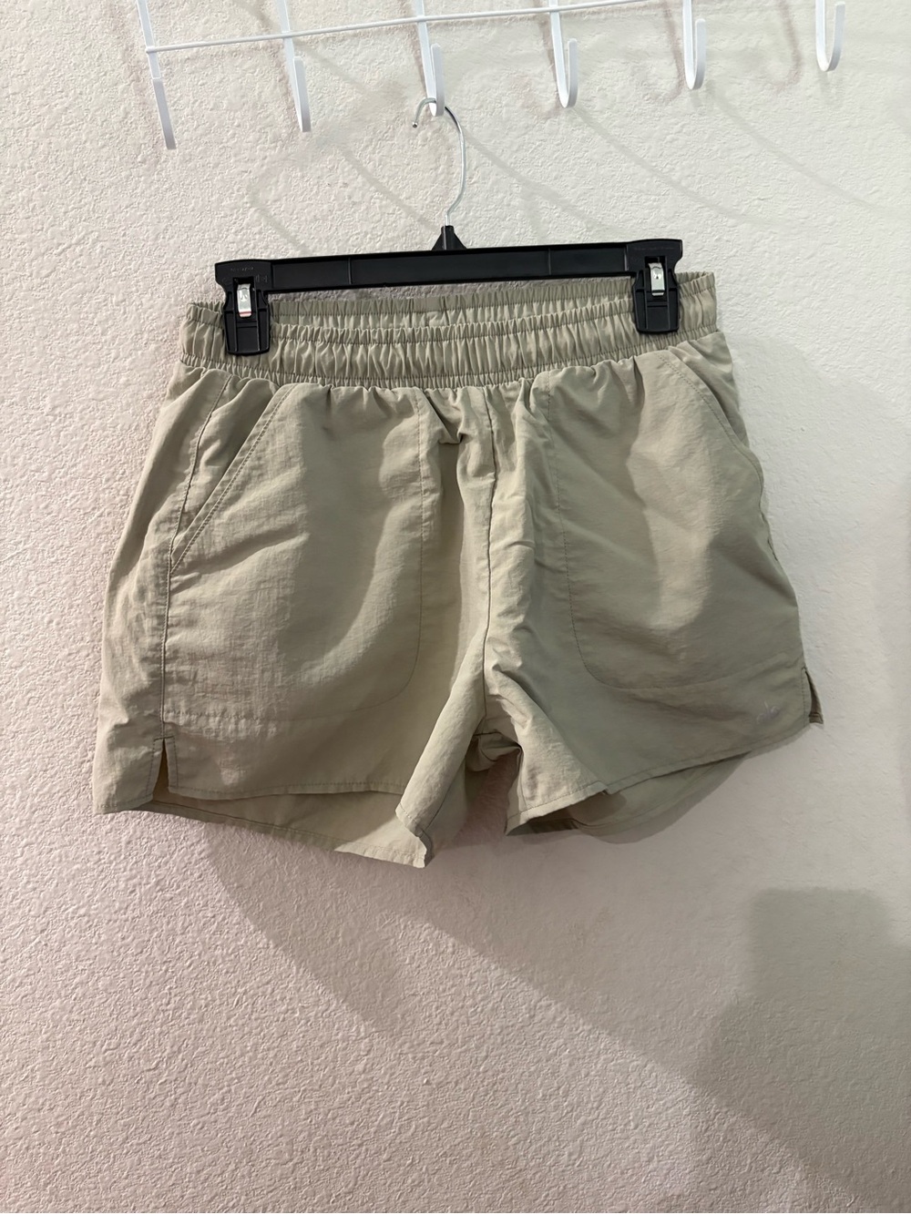 ALO Yoga Women's Athletic Shorts in Light Khaki